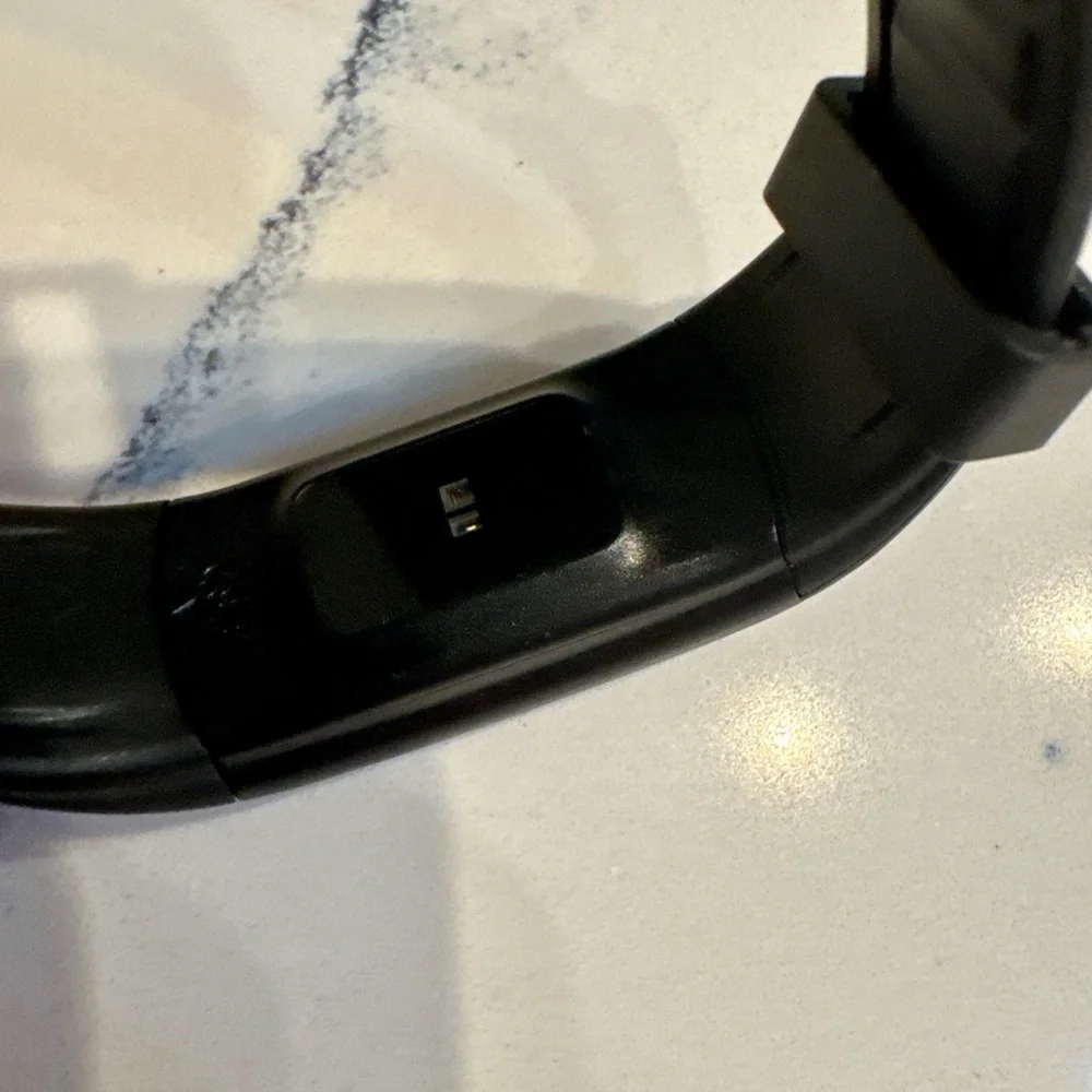 Smart Fitness Tracker – Black (New w/ Protective Film)